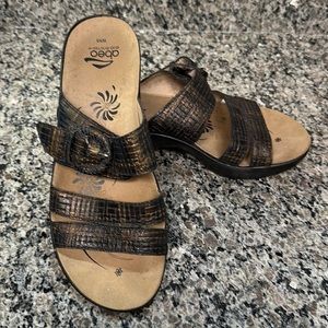 Abeo platform sandals